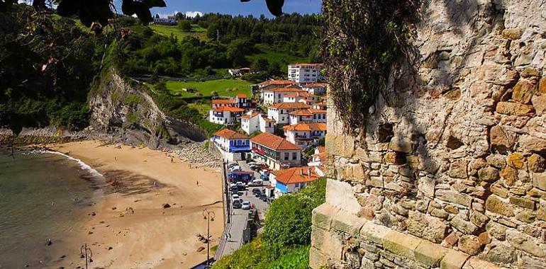 Tazones y Lastres, entre los Pueblos Mas Bonitos de España, presentan sus escapadas de verano