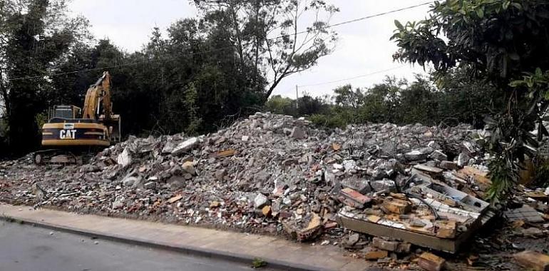 Llanes derriba las viviendas sociales ubicadas junto al Tanatorio