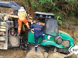 Rescatado un trabajador maderero atrapado por un tronco en Beifar