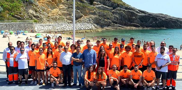 Socorristas preparados en las playas de Llanes