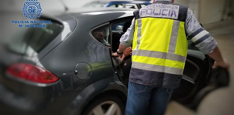 Detenido un camarero de Oviedo por guardarse datos de tarjetas de clientes y estafarlos