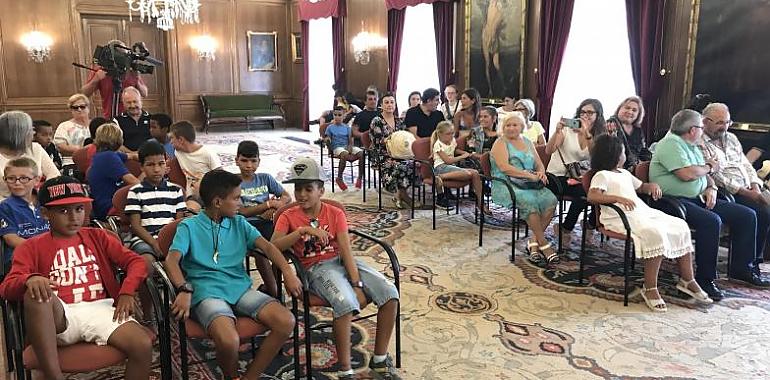 17 niños y niñas saharauis llegan mañana a Avilés con el programa "Vacaciones en Paz"