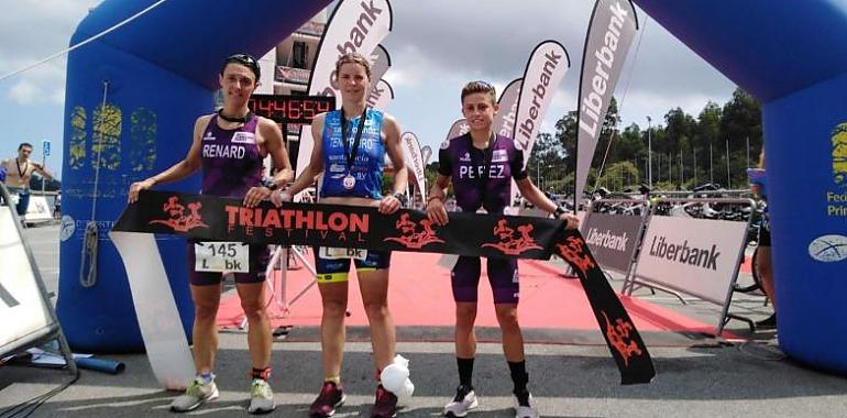 Bea Tenreiro y Fernando Barroso, campeones de Asturias en el Triathlon Festival Trasona