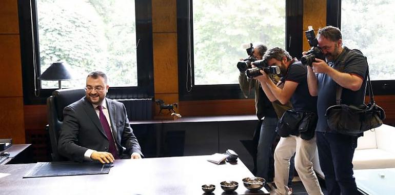 Primera jornada del presidente Barbón en su despacho 