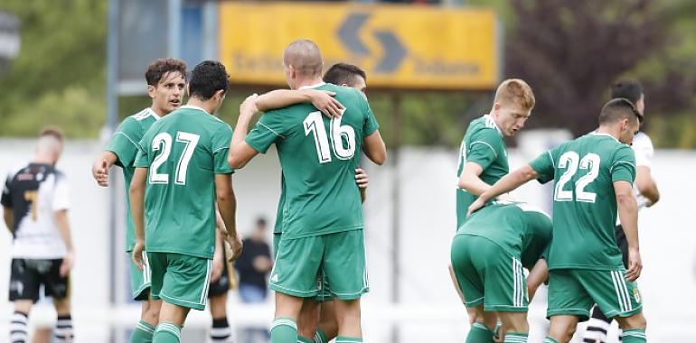 El Real Oviedo se mide esta tarde con la SD Ponferradina en Navia