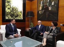 Adrián Barbón, presidente del Principado, recibe al presidente y a la directora de la Fundación Princesa de Asturias