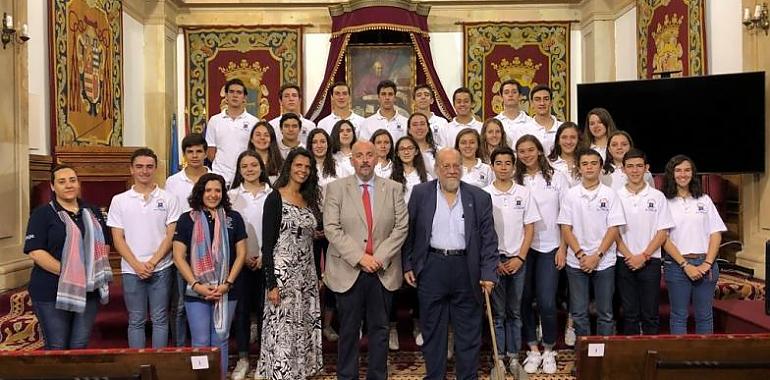 Jóvenes asturianos de México en el corazon universitario del Principado