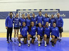 Las 12 jugadoras del Oviedo Balonmano Femenino inician la pretemporada en el Florida Arena