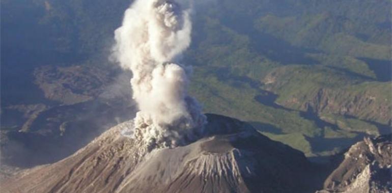 El despertar del volcán chileno Hudson provoca alertas en Argentina