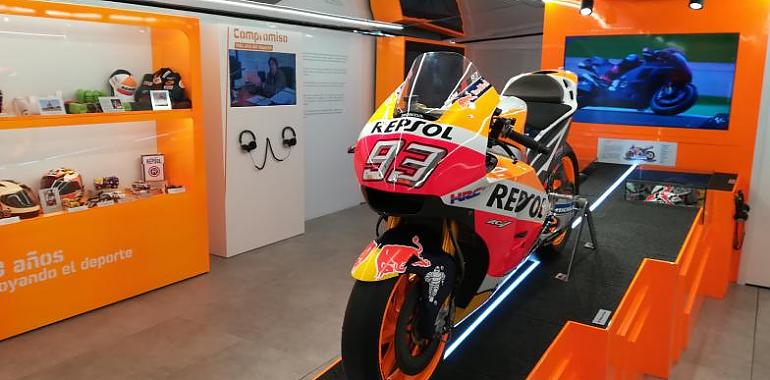 La moto de Marc Márquez podrá verse en Gijón hasta el domingo