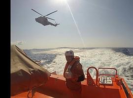 Intenso rastreo en busca de una mujer que cayó al mar en Arnao mientras pescaba