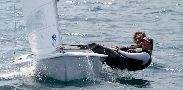 Francisco Palacio y Ángela Pumariega ganan las dos mangas del Trofeo de Verano de Snipe