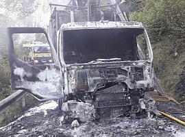Extinguido el incendio de un camión de basura cuando subía a Pajares