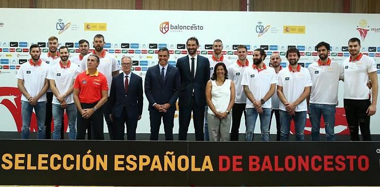 Pedro Sánchez despide a la selección de baloncesto masculina hacia el mundial de China