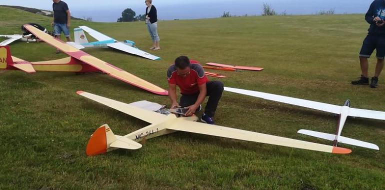 Grandes Veleros celebran el 75 Aniversario de la Escuela de Vuelo sin Motor de Llanes