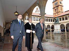 El presidente Barbón promete colaboración a la Universidad de Oviedo en la apertura de curso