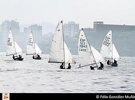 José Palacio y Alberto Suárez, primeros líderes en Snipe del Trofeo de Otoño de Vela Ligera