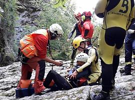 Rescatada una barranquista herida en el Vallegón de Amieva