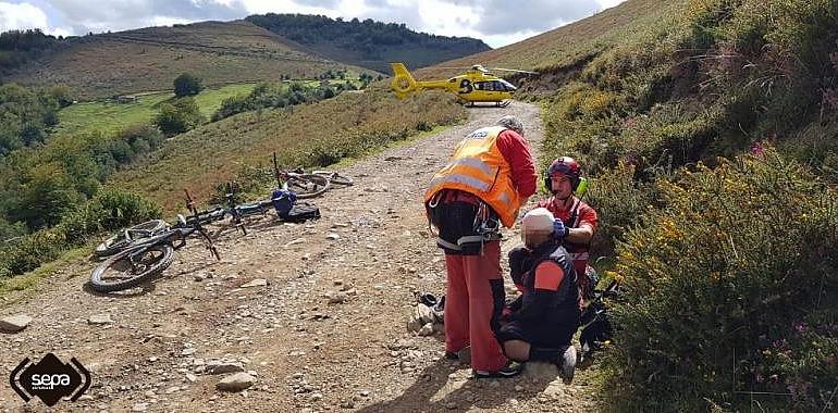 Herido un ciclista en la Vía La Carisa