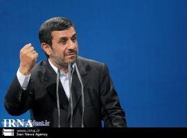 Ahmadineyad: El pueblo líbio debe recomenzar una larga guerra contra el colonialismo