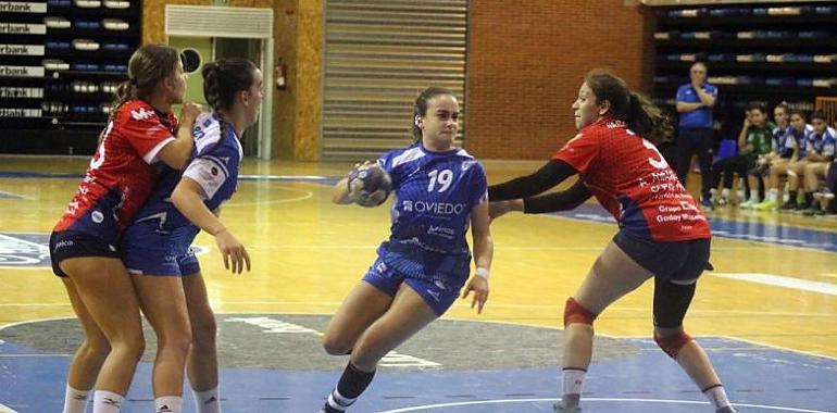 Triunfo del Oviedo Balonmano Femenino en Pumarín