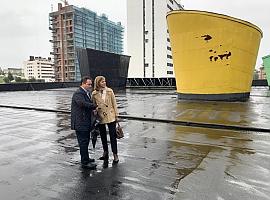 Concepción Méndez revisa las obras del Florida Arena
