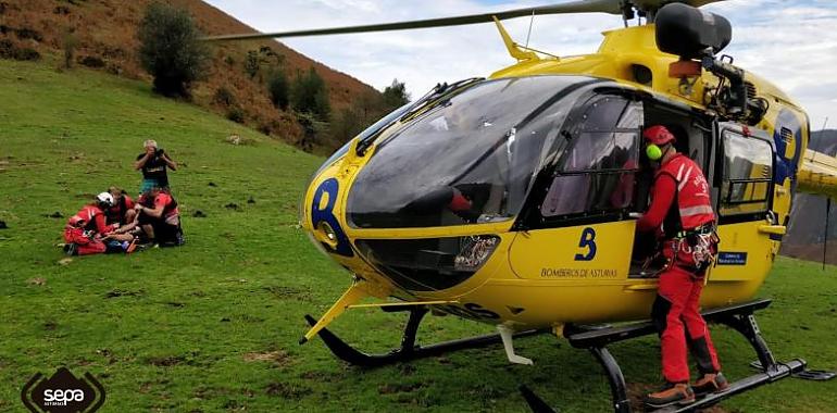 Rescatan a un corredor lesionado en la montaña de Rioseco, Sobrescobio