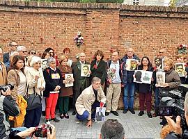 Delgado rinde homenaje a 18 fusilados por el régimen de Franco en el Cementerio de La Almudena