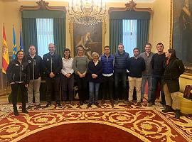 La Alcaldesa de Gijón recibe a ingenieros de la OTAN que están formándose en la ciudad