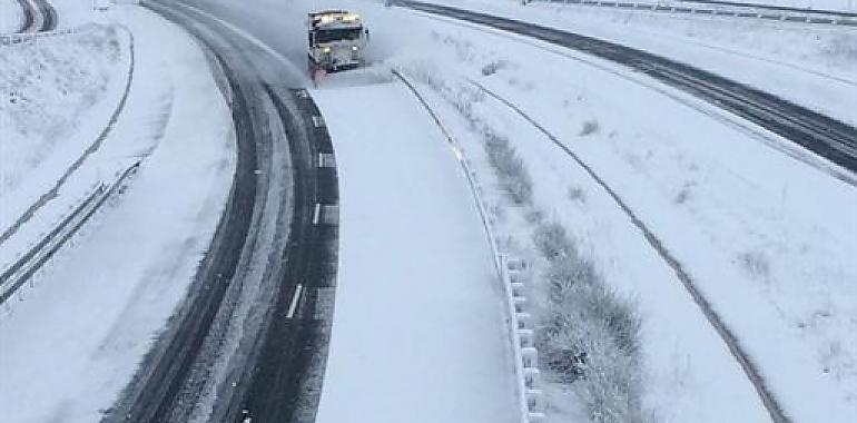 ASTURIAS: La nieve cierra el Huerna.  Pajares al tráfico pesado. 17 puertos con cadenas