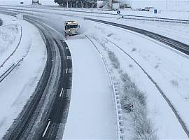 ASTURIAS: La nieve cierra el Huerna.  Pajares al tráfico pesado. 17 puertos con cadenas