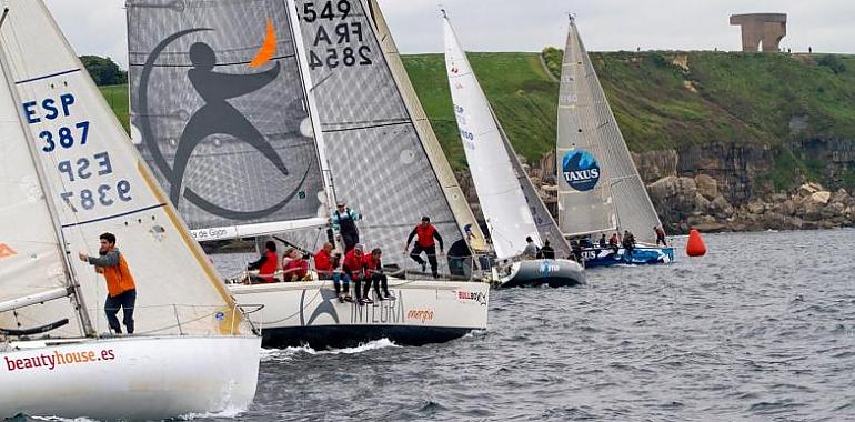 El temporal desluce el tramo final del Trofeo Otoño Vela Ligera y Crucero