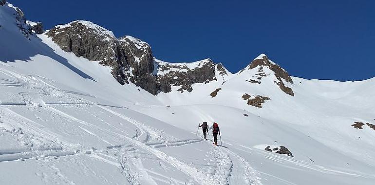 Emergencias avisa del peligro de recorrer la montaña este fin de semana