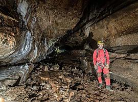 Conferencia sobre la exploración de Cueva Guerta, en el Ateneo Obrero de Gijón