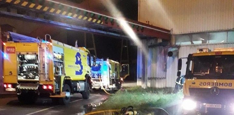 Se incendia una empresa de cristalería en Avilés con colada de vidrio a 1.500 grados