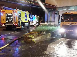 Se incendia una empresa de cristalería en Avilés con colada de vidrio a 1.500 grados