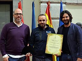 Llanes recibe al piloto local Fredy Tamés, campeón de España de Rallyes de Tierra y Asfalto