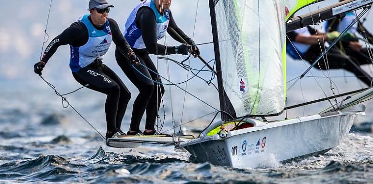 Vela olímpica: El equipo asturiano a por todas en el mundial de 49er 