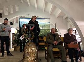 Gonzalo Candás Busta y María Rosa Cristóbal, paisanos del añu en la Feria de les fabes