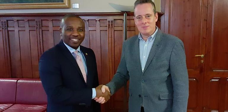 Visita a Asturias del ministro de Exteriores y embajador haitiano