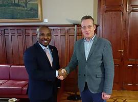 Visita a Asturias del ministro de Exteriores y embajador haitiano
