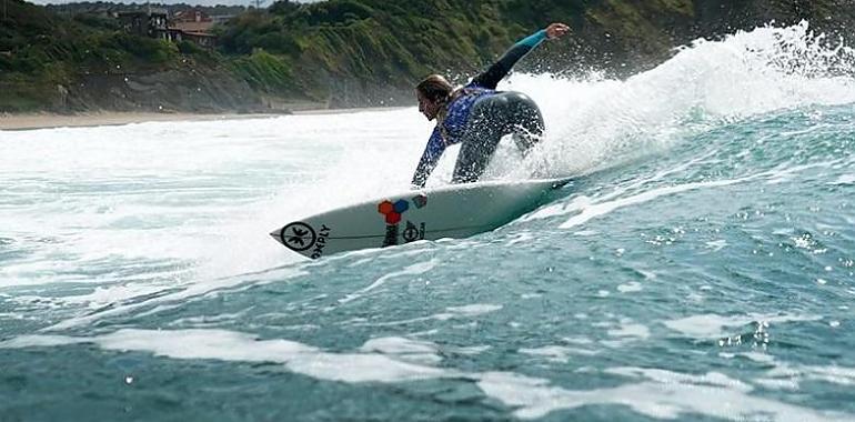 Tres estrellas del surf femenino asturiano lucharán por el podio en la SúperLiga Siroko 