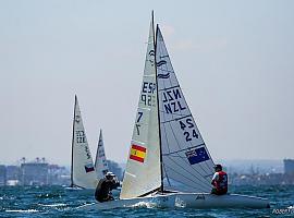 Muscat lucha contra un viento caprichoso en el mundial de Finn