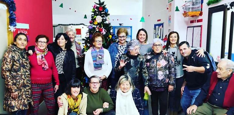 Navidad artesana y solidaria en el centro de día para Personas sin Hogar de Avilés