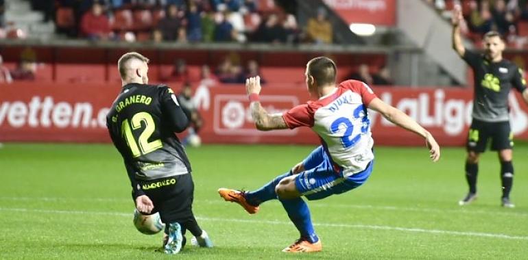 La mala suerte se ceba con el Sporting que pierde 0-1 ante el Extremadura