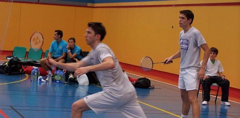 Tres medallas para el Badminton Oviedo en el CNB absoluto