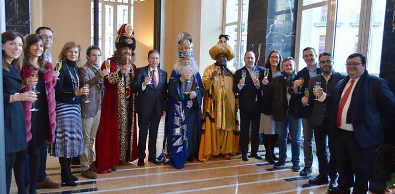 Los Reyes Magos llegan a Oviedo para la cabalgata