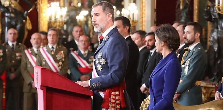 El Rey recuerda el compromiso de las FFAA con España y la Constitución