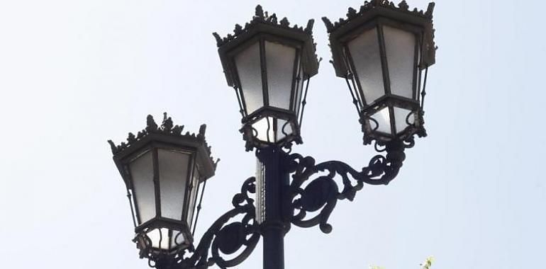 Oviedo mejora la iluminación de varias calles con el encendido completo de farolas
