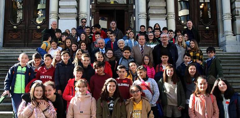 Ejemplo de solidaridad de los escolares diputados en el Parlamento de Asturias